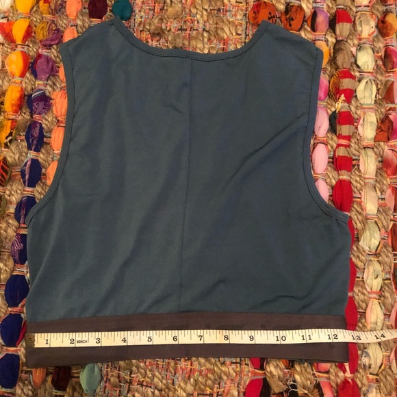 Fabletics front twist cropped workout top - Picture 8 of 9